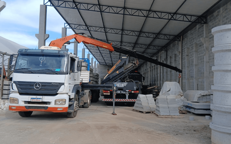movimentacao-industrial-com-munck-em-braganca-paulista-18